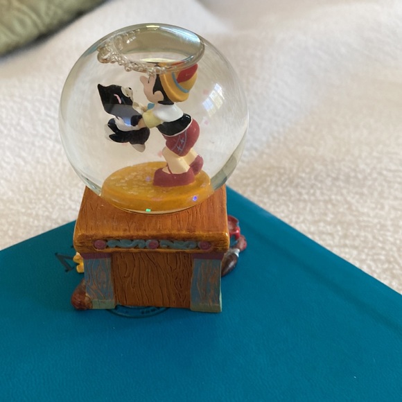 DISNEY PINOCCHIO AND FÍGARO SNOW GLOBE - Picture 2 of 6